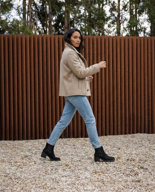 femmes vestes et bottes à talons